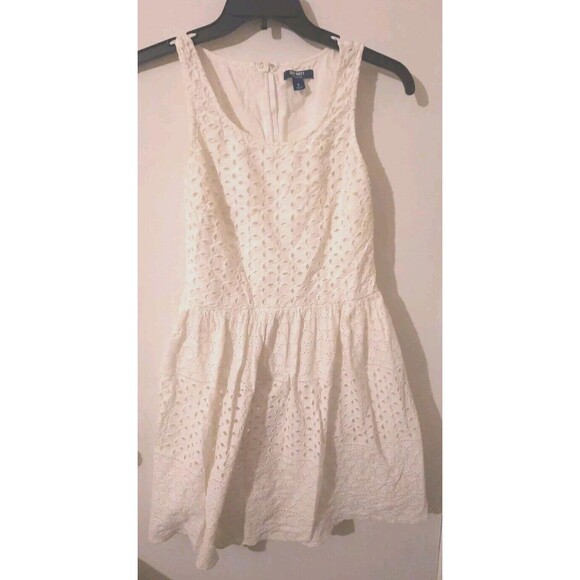 Old Navy White Eyelet Dress – Women’s Size 6 – Sleeveless, Zipper Back - Picture 1 of 5